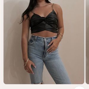 Twisted chain crop black tank top